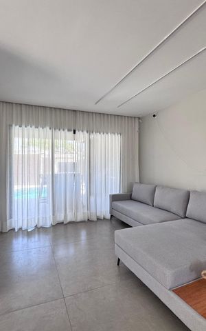 Casa de condomínio à venda com 350m², 4 quartos e 1 vaga Casa de condomínio à venda com 350m², 4 quartos e 1 vagaSala