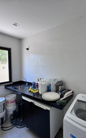 Casa de condomínio à venda com 350m², 4 quartos e 1 vaga Casa de condomínio à venda com 350m², 4 quartos e 1 vagaÁrea de Serviço