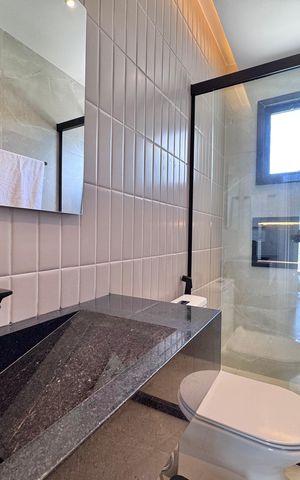 Casa de condomínio à venda com 350m², 4 quartos e 1 vaga Casa de condomínio à venda com 350m², 4 quartos e 1 vagaBanheiro