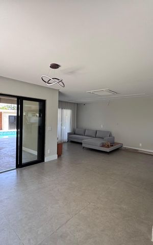 Casa de condomínio à venda com 350m², 4 quartos e 1 vaga Casa de condomínio à venda com 350m², 4 quartos e 1 vagaSala