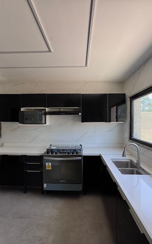 Casa de condomínio à venda com 350m², 4 quartos e 1 vaga Casa de condomínio à venda com 350m², 4 quartos e 1 vagaCozinha