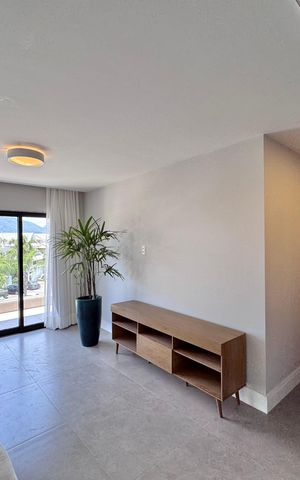 Casa de condomínio à venda com 350m², 4 quartos e 1 vaga Casa de condomínio à venda com 350m², 4 quartos e 1 vagaSala - Terceiro Andar