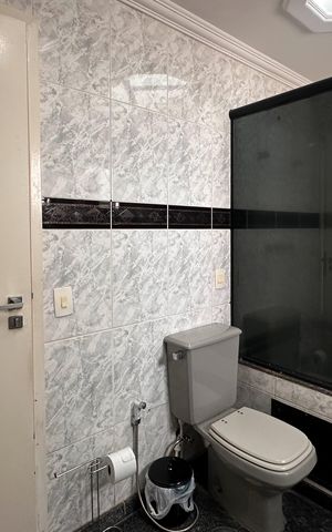 Apartamento para alugar com 240m², 4 quartos e 3 vagas Apartamento para alugar com 240m², 4 quartos e 3 vagasBanheiro da Suíte 1