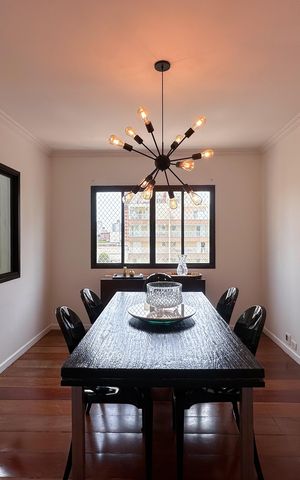 Apartamento para alugar com 240m², 4 quartos e 3 vagas Apartamento para alugar com 240m², 4 quartos e 3 vagasSala de Jantar