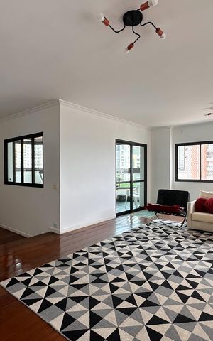 Apartamento para alugar com 240m², 4 quartos e 3 vagas Apartamento para alugar com 240m², 4 quartos e 3 vagasSala