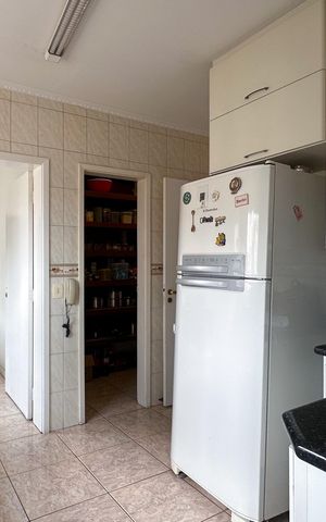 Apartamento para alugar com 240m², 4 quartos e 3 vagas Apartamento para alugar com 240m², 4 quartos e 3 vagasCozinha
