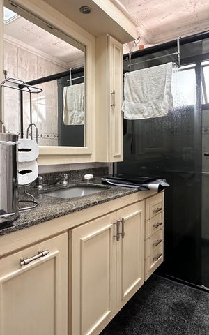 Apartamento para alugar com 240m², 4 quartos e 3 vagas Apartamento para alugar com 240m², 4 quartos e 3 vagasBanheiro da Suíte 2