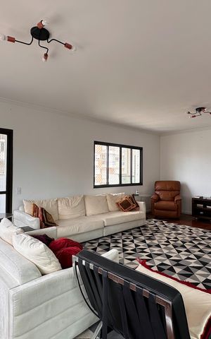Apartamento para alugar com 240m², 4 quartos e 3 vagas Apartamento para alugar com 240m², 4 quartos e 3 vagasSala