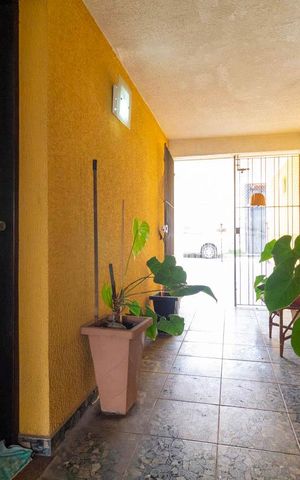 Casa à venda com 220m², 2 quartos e 2 vagas Casa à venda com 220m², 2 quartos e 2 vagasÁrea externa