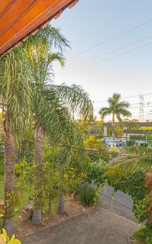 Casa à venda com 300m², 3 quartos e 3 vagas Casa à venda com 300m², 3 quartos e 3 vagasVista da Varanda da Sala