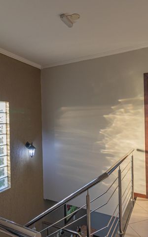 Casa à venda com 300m², 3 quartos e 3 vagas Casa à venda com 300m², 3 quartos e 3 vagasEscada/Corredor