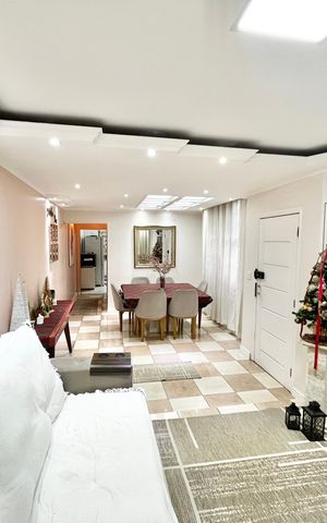 Casa à venda com 200m², 3 quartos e 2 vagas Casa à venda com 200m², 3 quartos e 2 vagasSala