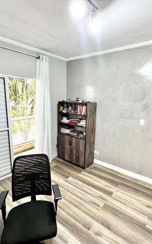 Casa à venda com 200m², 3 quartos e 2 vagas Casa à venda com 200m², 3 quartos e 2 vagasQuarto Suíte 2 / Escritório