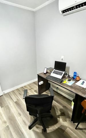Casa à venda com 200m², 3 quartos e 2 vagas Casa à venda com 200m², 3 quartos e 2 vagasQuarto Suíte 2 / Escritório