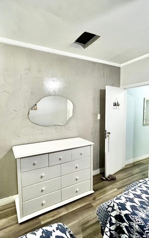 Casa à venda com 200m², 3 quartos e 2 vagas Casa à venda com 200m², 3 quartos e 2 vagasQuarto Suíte 1