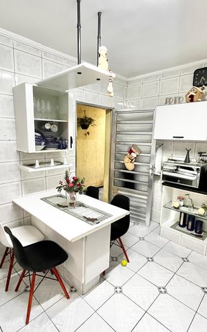 Casa à venda com 200m², 3 quartos e 2 vagas Casa à venda com 200m², 3 quartos e 2 vagasv
