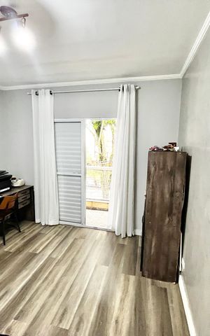 Casa à venda com 200m², 3 quartos e 2 vagas Casa à venda com 200m², 3 quartos e 2 vagasQuarto Suíte 2 / Escritório