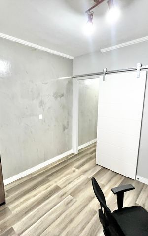Casa à venda com 200m², 3 quartos e 2 vagas Casa à venda com 200m², 3 quartos e 2 vagasQuarto Suíte 2 / Escritório