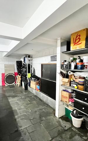 Casa à venda com 200m², 3 quartos e 2 vagas Casa à venda com 200m², 3 quartos e 2 vagasGaragem