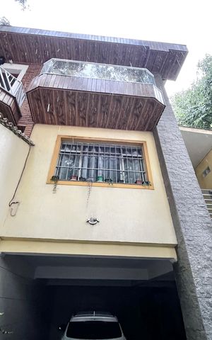 Casa à venda com 200m², 3 quartos e 2 vagas Casa à venda com 200m², 3 quartos e 2 vagasEntrada