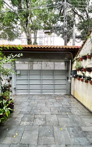 Casa à venda com 200m², 3 quartos e 2 vagas Casa à venda com 200m², 3 quartos e 2 vagasGaragem