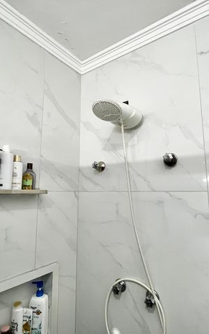 Casa à venda com 200m², 3 quartos e 2 vagas Casa à venda com 200m², 3 quartos e 2 vagasBanheiro da Suíte 3