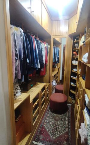Apartamento à venda com 183m², 3 quartos e 3 vagas Apartamento à venda com 183m², 3 quartos e 3 vagasCloset