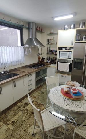 Apartamento à venda com 183m², 3 quartos e 3 vagas Apartamento à venda com 183m², 3 quartos e 3 vagasCozinha