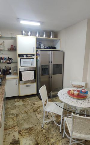 Apartamento à venda com 183m², 3 quartos e 3 vagas Apartamento à venda com 183m², 3 quartos e 3 vagasCozinha