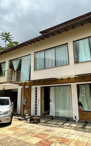 Casa à venda com 120m², 3 quartos e 4 vagas Casa à venda com 120m², 3 quartos e 4 vagasFachada