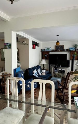 Casa à venda com 120m², 3 quartos e 4 vagas Casa à venda com 120m², 3 quartos e 4 vagasSala