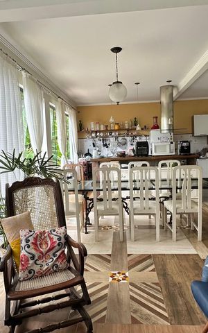 Casa à venda com 120m², 3 quartos e 4 vagas Casa à venda com 120m², 3 quartos e 4 vagasSala