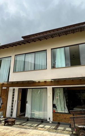 Casa à venda com 120m², 3 quartos e 4 vagas Casa à venda com 120m², 3 quartos e 4 vagasFachada