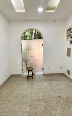 Casa à venda com 300m², 4 quartos e sem vaga