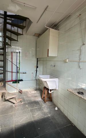Casa à venda com 300m², 4 quartos e sem vaga