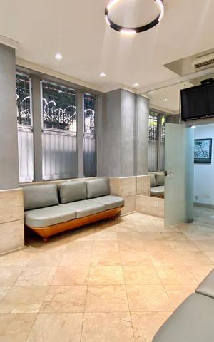 Casa à venda com 300m², 4 quartos e sem vaga