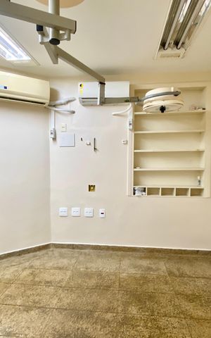 Casa à venda com 300m², 4 quartos e sem vaga