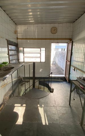 Casa à venda com 300m², 4 quartos e sem vaga