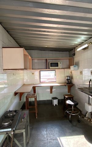 Casa à venda com 300m², 4 quartos e sem vaga