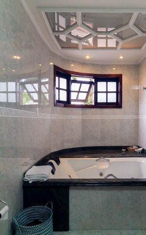 Casa à venda com 300m², 4 quartos e 2 vagas Casa à venda com 300m², 4 quartos e 2 vagasBanheiro da Suíte
