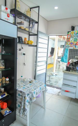 Casa à venda com 100m², 3 quartos e 2 vagas
