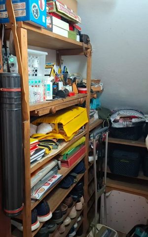 Casa à venda com 200m², 3 quartos e 2 vagas Casa à venda com 200m², 3 quartos e 2 vagasDepósito sob escada
