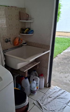 Casa à venda com 200m², 3 quartos e 2 vagas Casa à venda com 200m², 3 quartos e 2 vagasÁrea de serviço