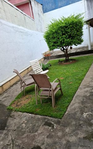 Casa à venda com 200m², 3 quartos e 2 vagas Casa à venda com 200m², 3 quartos e 2 vagasÁrea externa