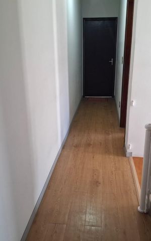 Casa à venda com 200m², 3 quartos e 2 vagas Casa à venda com 200m², 3 quartos e 2 vagasCorredor superior