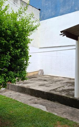 Casa à venda com 200m², 3 quartos e 2 vagas Casa à venda com 200m², 3 quartos e 2 vagasÁrea externa