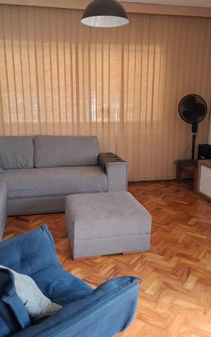 Casa à venda com 200m², 3 quartos e 2 vagas Casa à venda com 200m², 3 quartos e 2 vagasSala