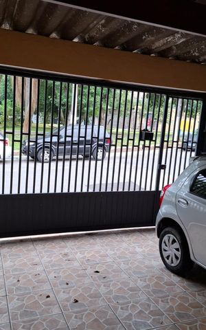 Casa à venda com 200m², 3 quartos e 2 vagas Casa à venda com 200m², 3 quartos e 2 vagasGaragem