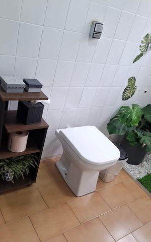 Casa à venda com 200m², 3 quartos e 2 vagas Casa à venda com 200m², 3 quartos e 2 vagasBanheiro inferior