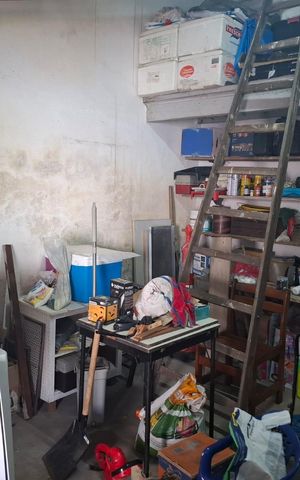 Casa à venda com 200m², 3 quartos e 2 vagas Casa à venda com 200m², 3 quartos e 2 vagasEdicula
